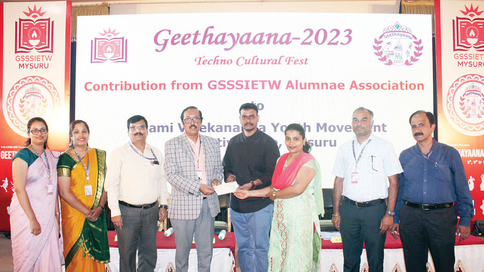 GSSS Alumni donate towards Palliative Care