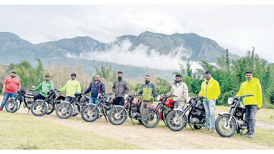 Youths ride to Ooty, celebrate Jawa Day