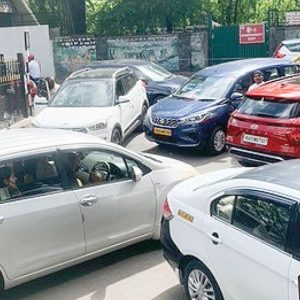 Haphazard parking, traffic woes, filthy streets near City Zoo