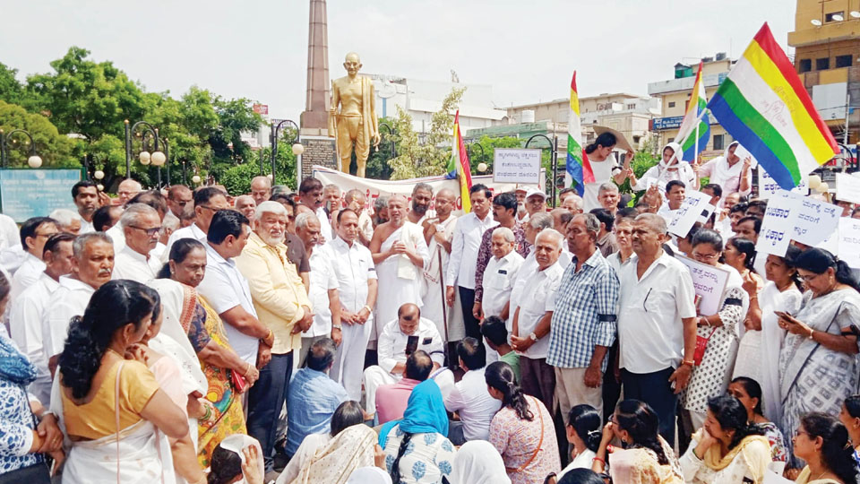 Sri Kamakumar Nandi Maharaj’s murder in Belagavi: Jains in Mysuru protest