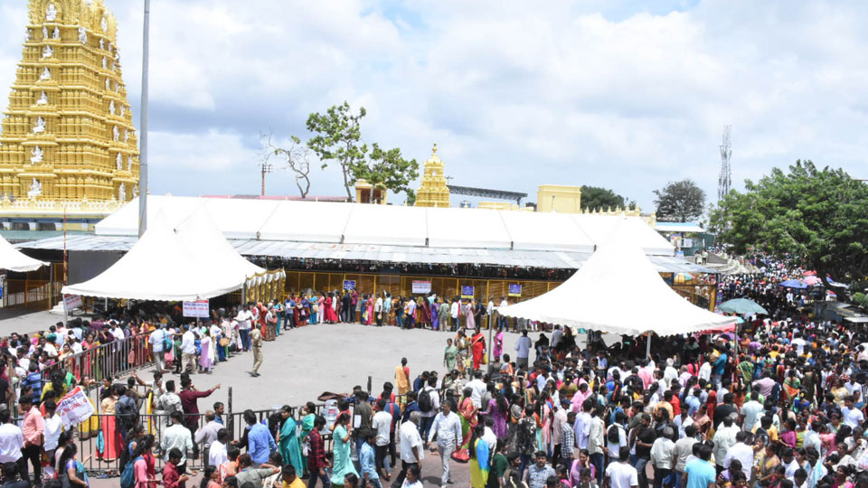 Chamundi Hill temple records Rs. 91.74 lakh collection during Ashada Fridays