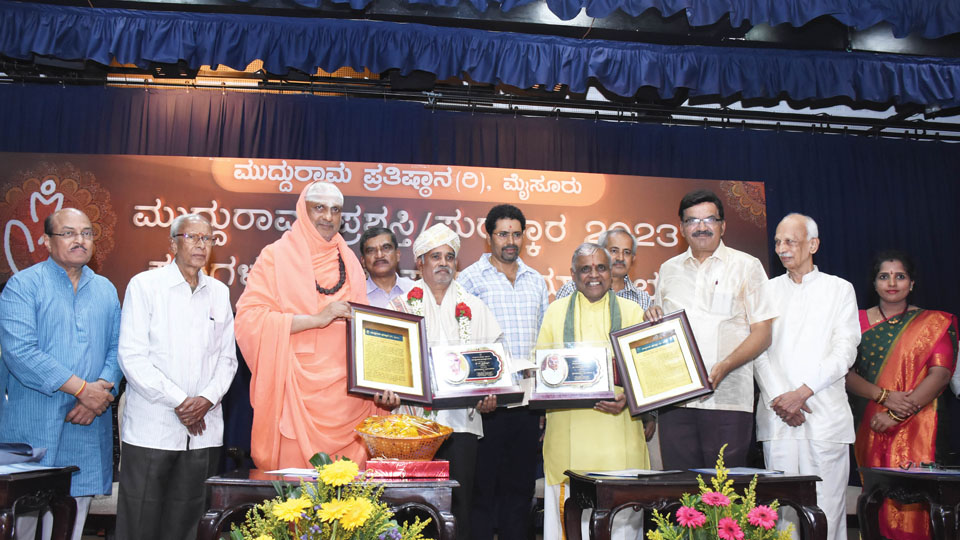 Mysuru’s Muddurama Pratishtana honours Orator Hiremagalur Kannan, Chaupadi writer Muthuswamy