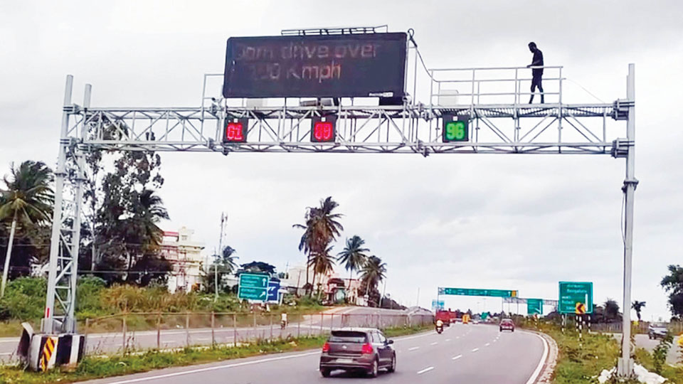 Trial run with AI-equipped cameras begins on Expressway