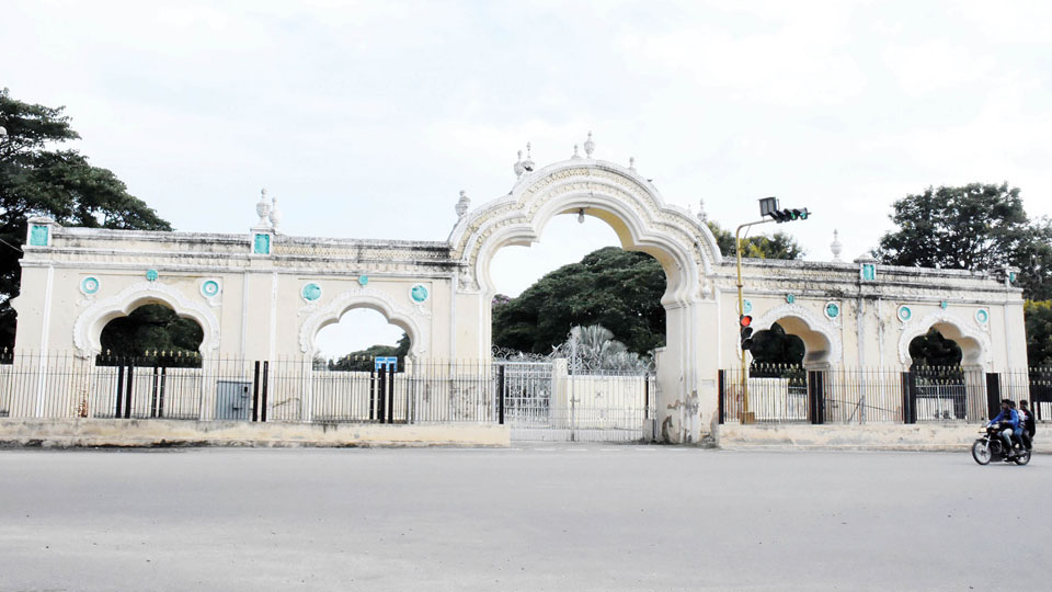 MCC to restore Govt. Guest House Heritage Arch Gate