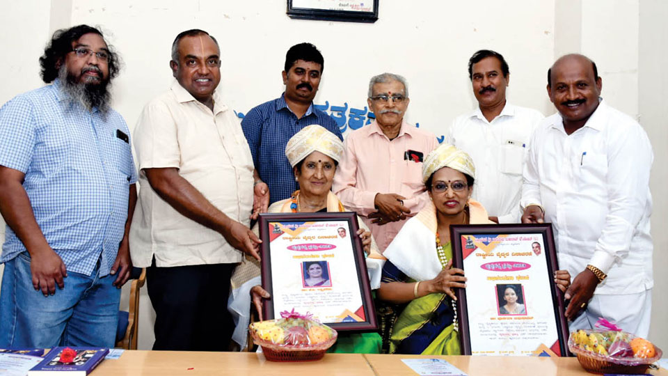 Two Senior Doctors honoured with ‘Vaidya Ratna’ Award
