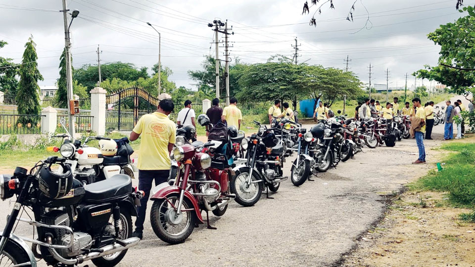 110 Jawa bikes vroom on Ring Road, head to Srirangapatna