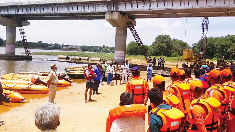 Youth feared drowned at Cauvery Nisargadhama in Talakad: NDRF, Police and Fire personnel launch search operation