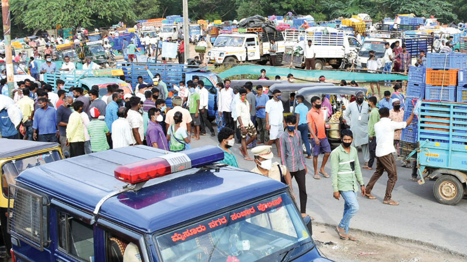 M.G. Road traffic chaos: District Minister instructs Police to take action