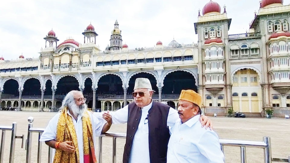Former J&K CM Dr. Farooq Abdullah visits Tipu tomb, Sriranganathaswamy Temple