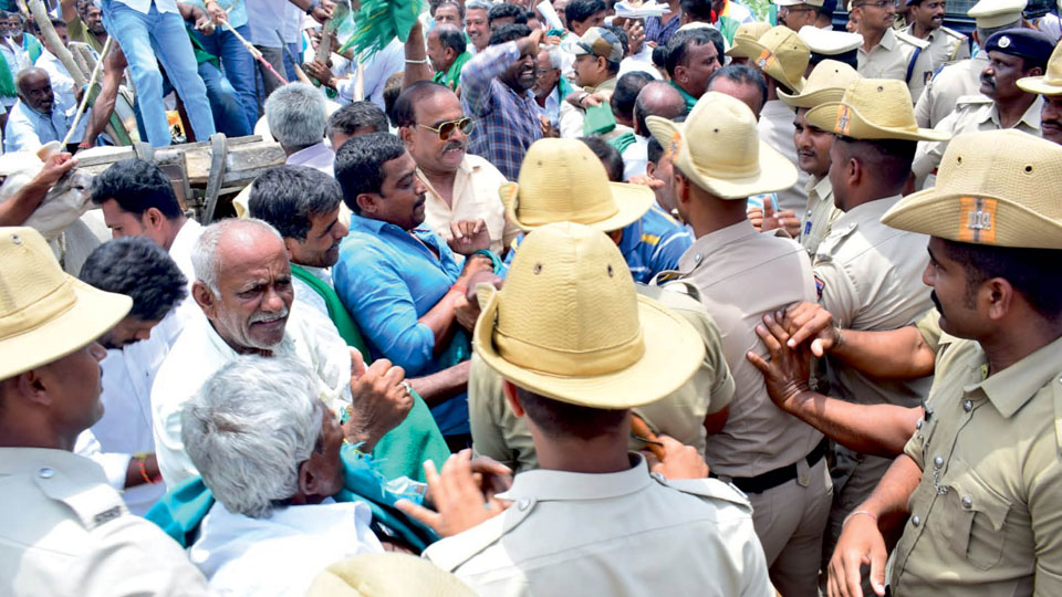 Release of Cauvery water to Tamil Nadu: Police prevent farmers from blocking Expressway, take them into custody