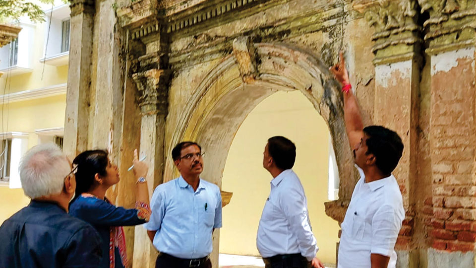 All heritage arches in city to be renovated, illuminated