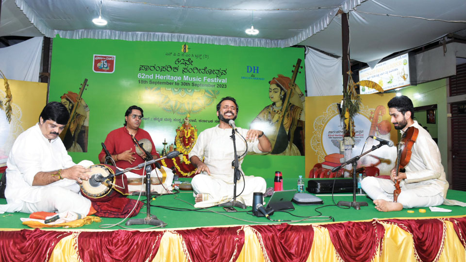 Vid. Vishnudev Namboothiri performs at 8th Cross Ganesha Pandal