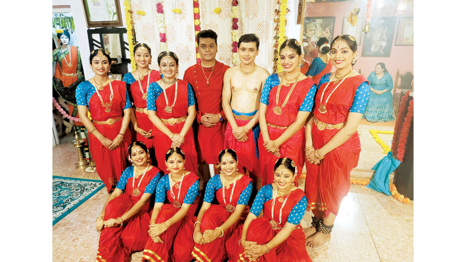 Vidu. Padmini Upadhya and team perform at Bhushans’ Academy
