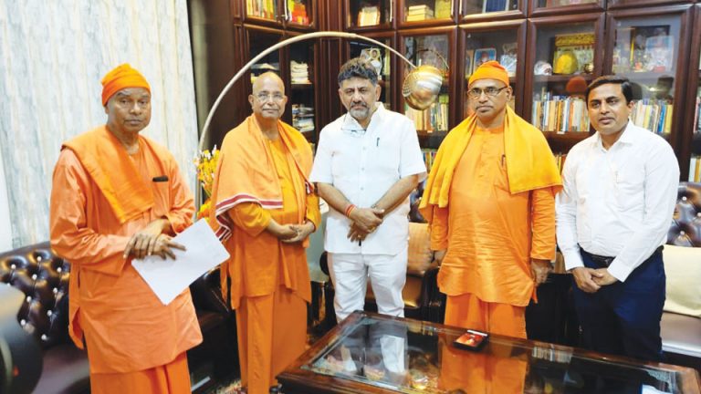 Ramakrishna Ashram Swamijis meet Deputy Chief Minister - Star of Mysore