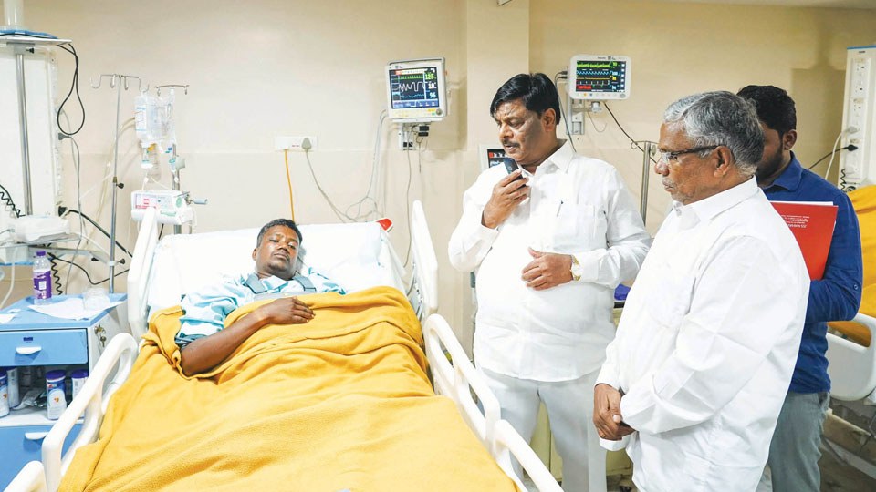 District Minister assures livelihood for injured MCC Pourakarmika