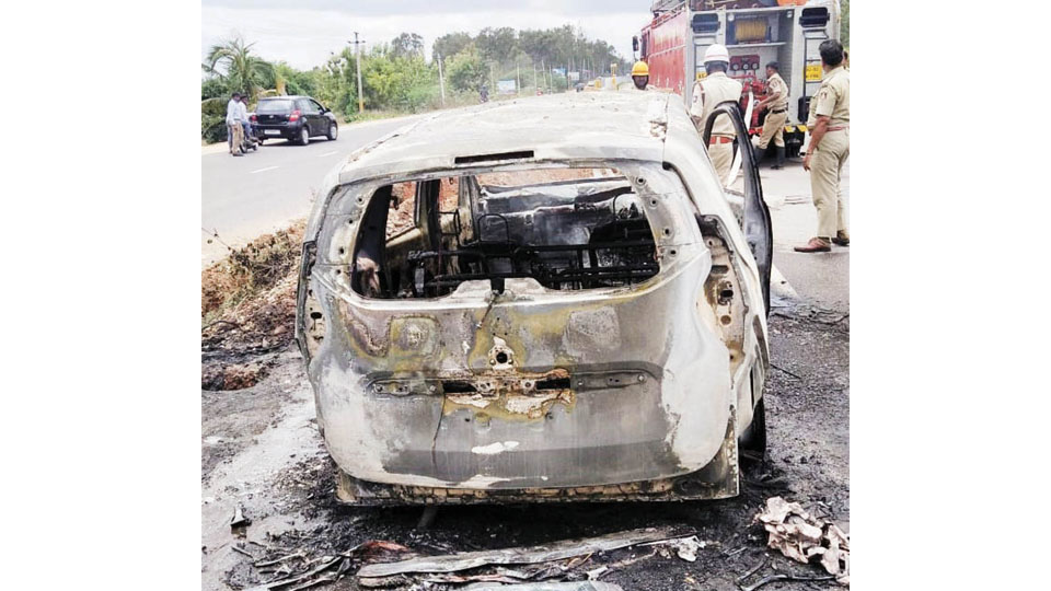 Car gutted on Expressway