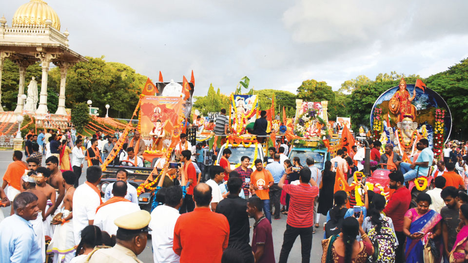 Mass immersion of Ganesha idols