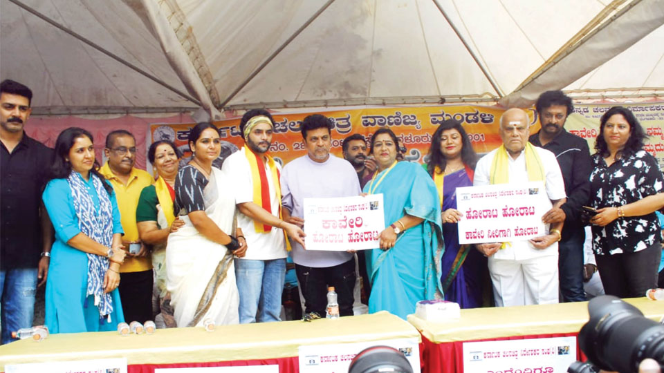 Sandalwood actors stage stir, Shivarajkumar calls for amicable solution