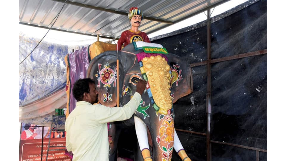 City artist creates replicas of Abhimanyu, Golden Howdah