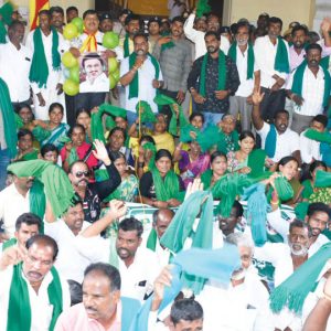 Farmers, pro-Kannada activists take to streets in Mysuru, Mandya