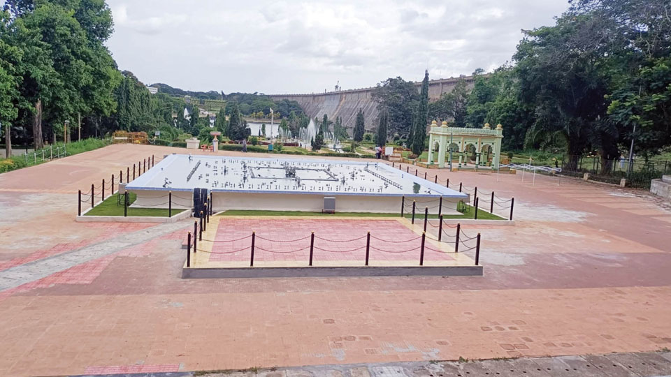Sleeping high-tech musical fountain of Brindavan Gardens