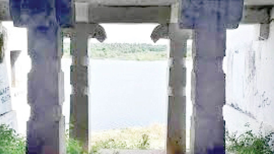 Unjust denial of access to Maharaja Mantap at Lingambudhi Lake