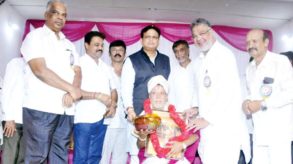Prarthana Mandir inaugurated, Head Priest felicitated