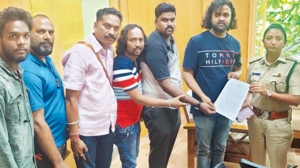 Don’t permit Karaoke in Dasara events, professional artistes urge SP
