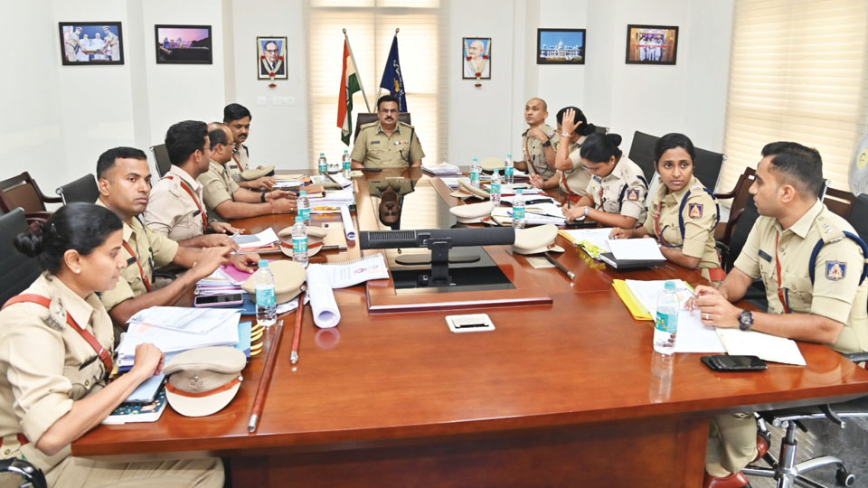DG&IGP holds meeting in city