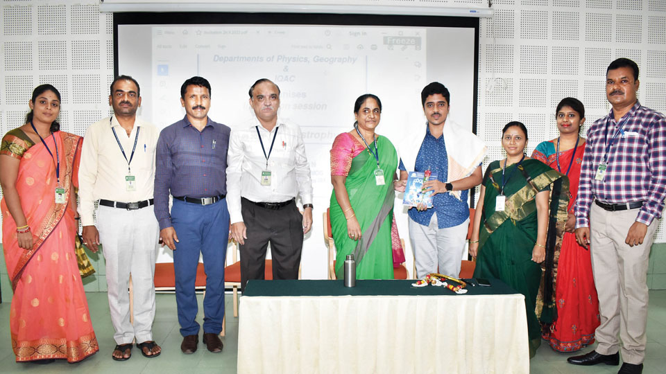 Session held on trends in Astrophysics at Mahajana