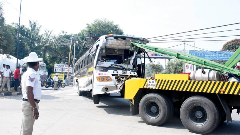 15 injured as two buses collide at busy junction - Star of Mysore