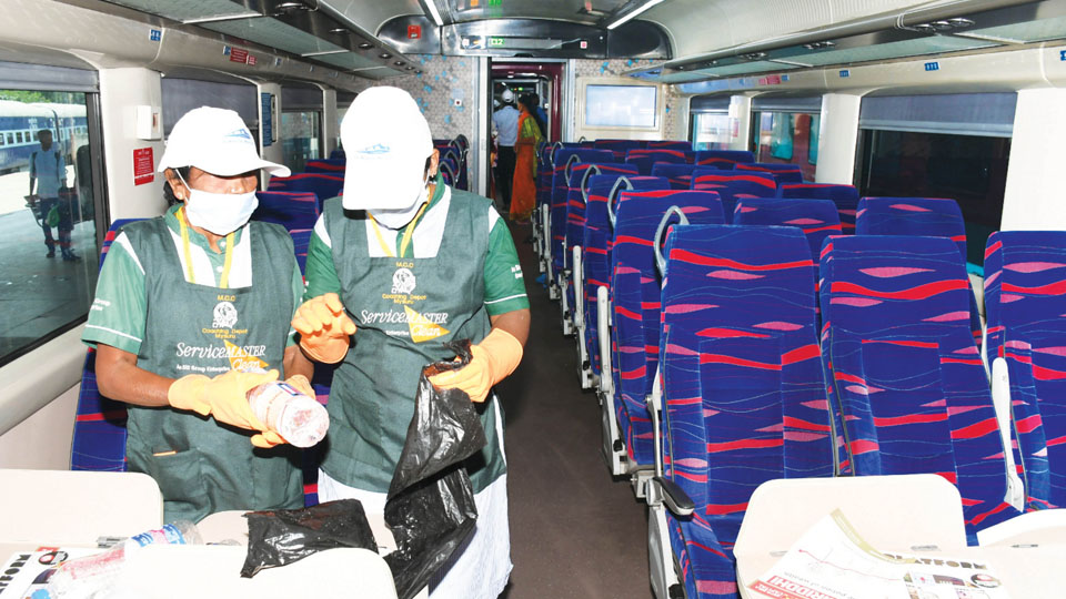 Vande Bharat train cleaned within 14 minutes today in city 