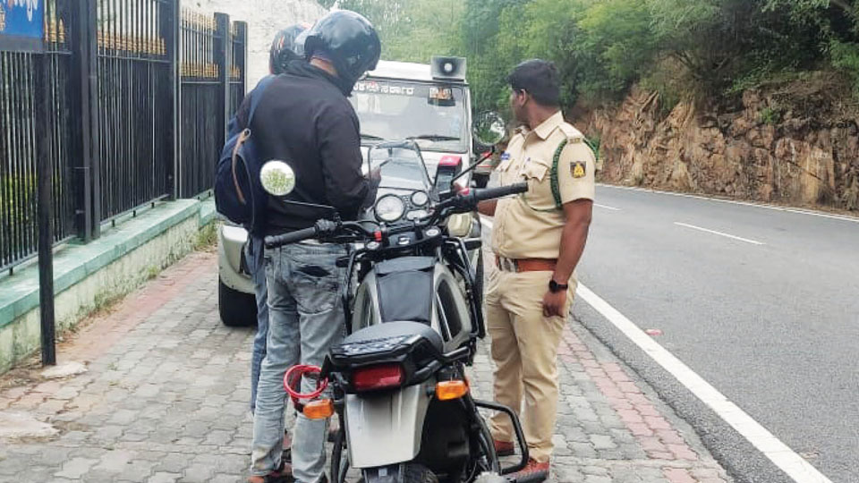 Making Chamundi Hill a litter-free zone: Forest officers collect Rs. 66,500 penalty from violators in 24 days