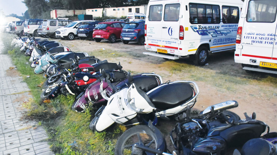 Two-wheelers topple en masse at Dasara Exhibition Grounds
