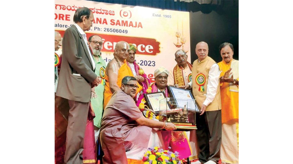 ‘Karnataka Kalacharya’ title conferred