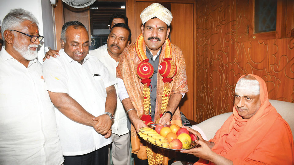 State BJP Chief calls on Seers, party leaders