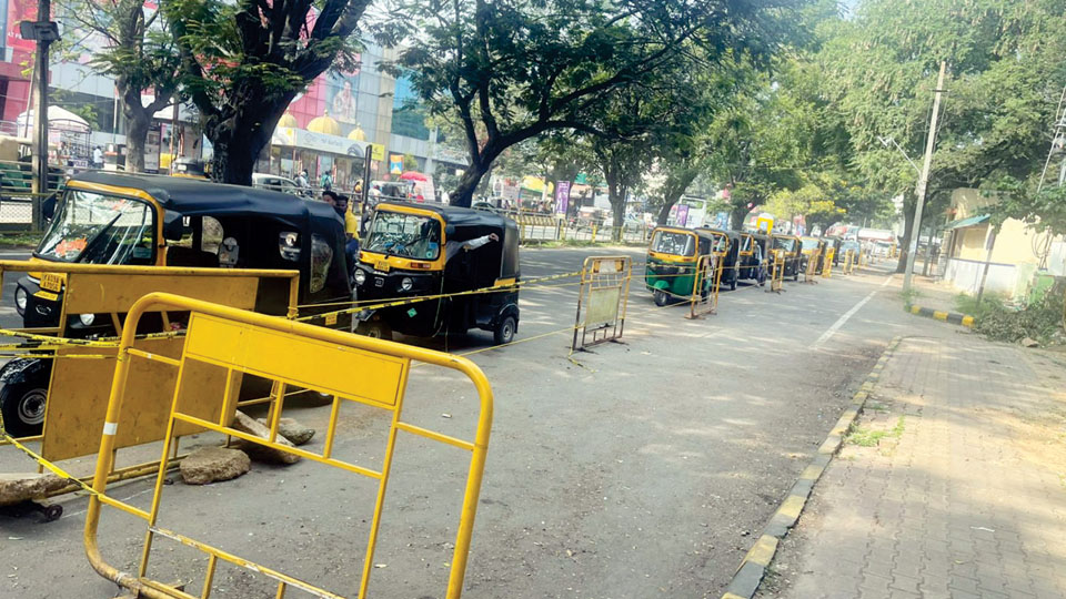 Barricades near Sub-Urban Bus Stand to be removed if unscientific: DCP 