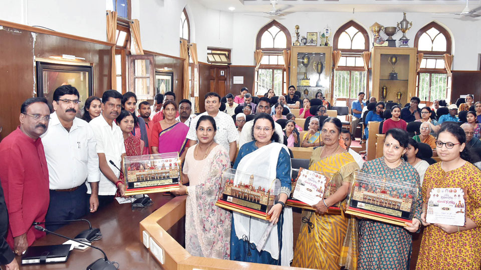 Mane Mane Dasara: MCC presents mementoes for attractive display of dolls