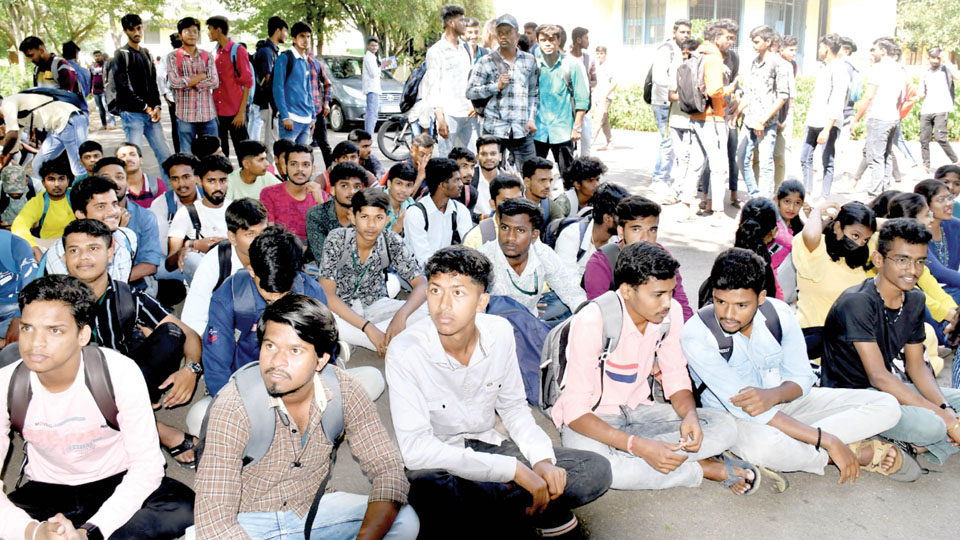Maharaja’s students stir for postponement of exams