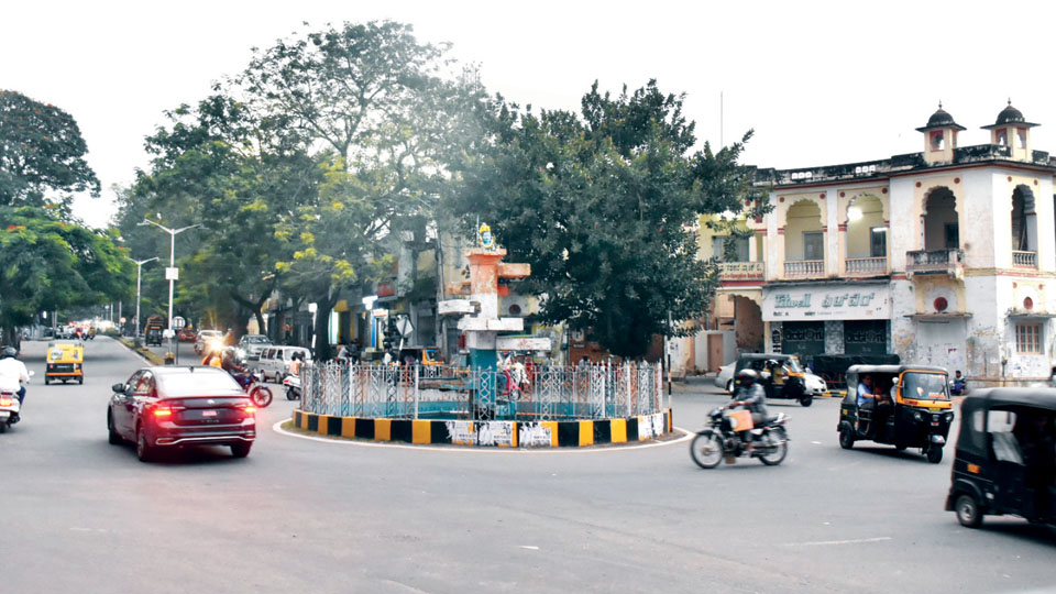 Agrahara Circle slipping into dilapidated condition