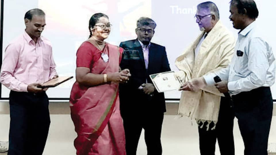 Dr. S.N. Mothi felicitated with Lifetime Achievement Award