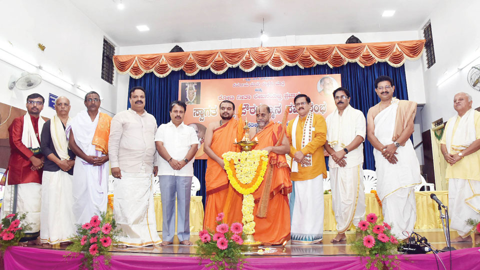 Sri Sugunendra Theertha Swamiji honoured at civic reception in city