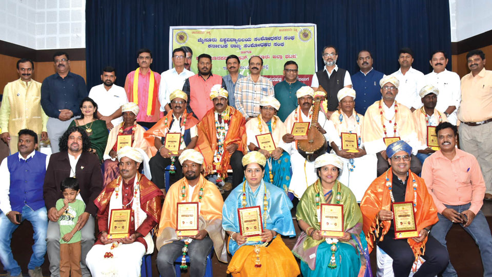 Increase monthly pension of folk artistes: State Kannada Janapada Parishath President