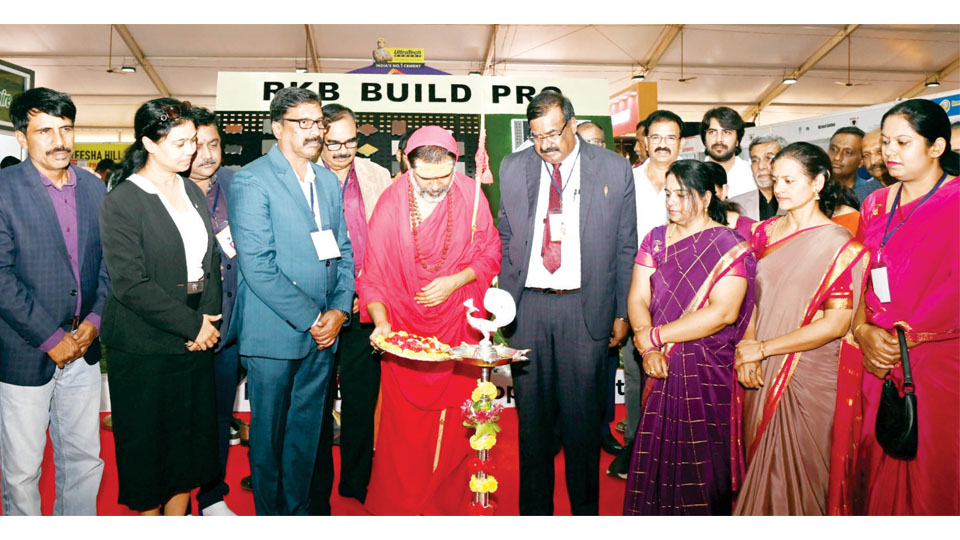 Sri Datta Vijayananda Teertha Swamiji opens ‘MyBuild-23’ Expo in city