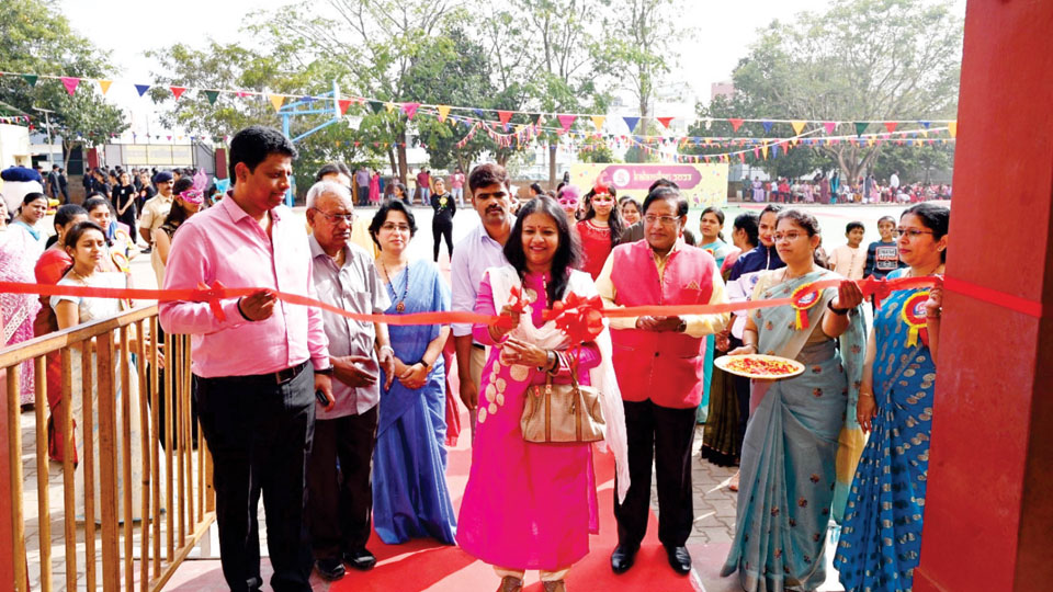Shilpi Agarwal inaugurates Art Expo