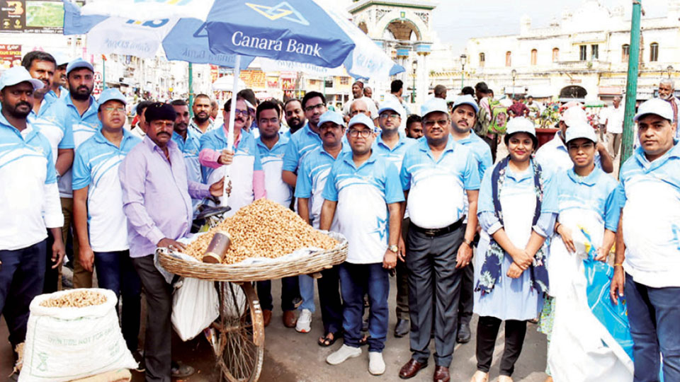 Canara Bank distributes umbrellas to street vendors