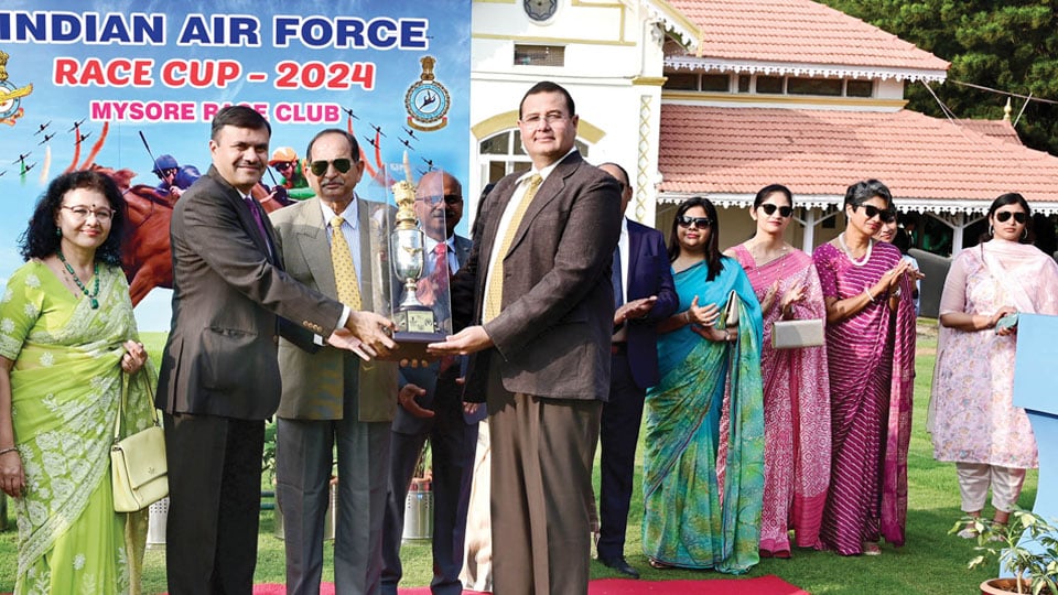 ‘Ferretti’ wins Air Force Trophy