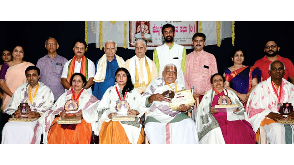 Hemmige Srivaishnava Sabha fetes achievers; presents vocal concert