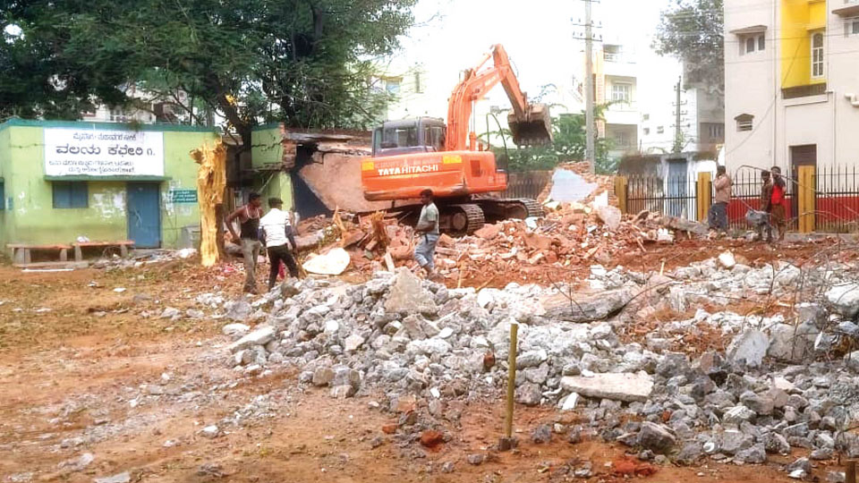 Old MCC Zone-1 Office demolished, park to come up in its place