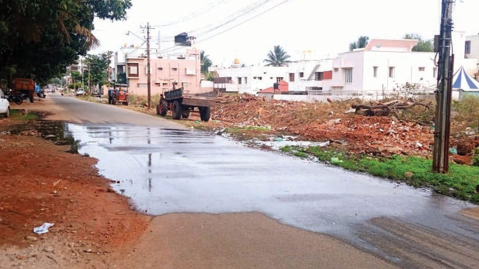 Plea to de-clog overflowing manhole at Sharadadevinagar